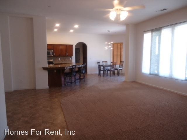Building Photo - 4 br, 2.5 bath House - 468 W. Melinda Ave