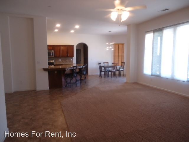 Foto del edificio - 4 br, 2.5 bath House - 468 W. Melinda Ave