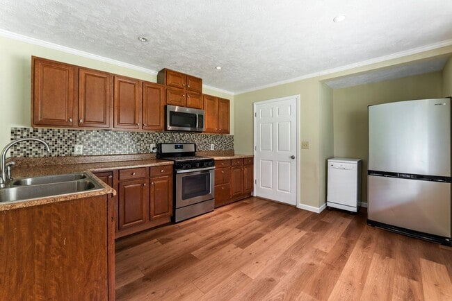 Building Photo - 104 Bernhurst Rd