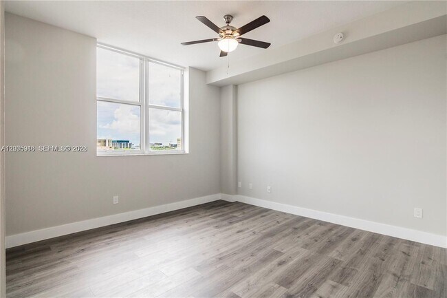 Foto del edificio - 1350 NW 8th Ct