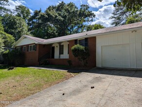 Building Photo - 2971 Crestline Dr