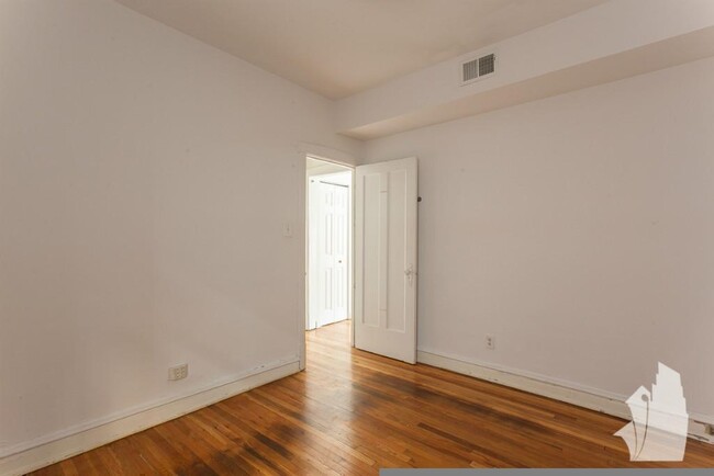 Foto del edificio - 3521 N Broadway