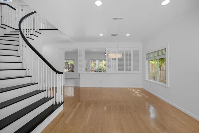 Foto del edificio - 166 Blackstone Dr