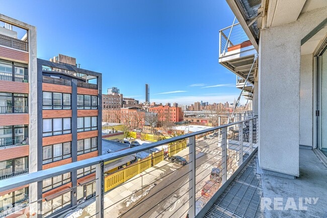 Building Photo - 99 Gold St