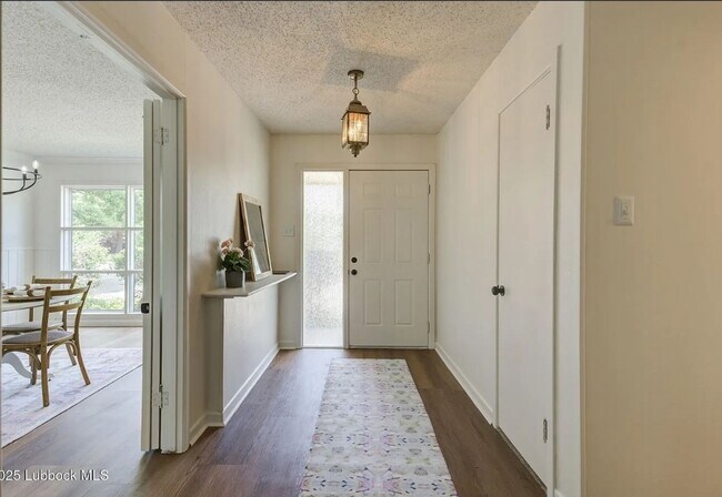 Foto del edificio - Stunning 4 Bed 3 Bath Home Near Texas Tech...