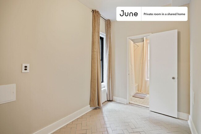 Building Photo - Room in Shared 3 bed/2 bath home in Hell's Kitchen