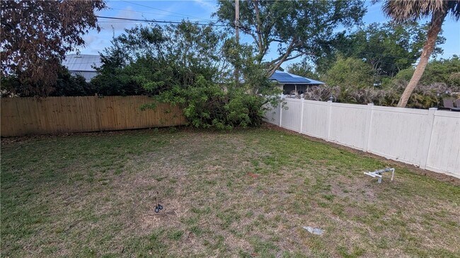 Foto del edificio - 795 Rolling Hill Dr