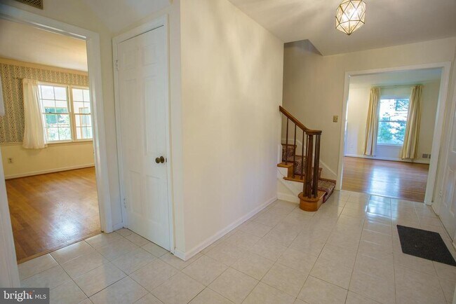 Building Photo - 5908 Walhonding Rd