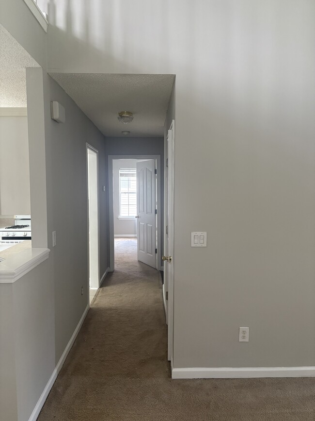 Building Photo - 401 Gresham Dr