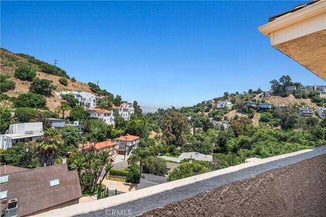 Foto del edificio - 3482 Coldwater Canyon Ave