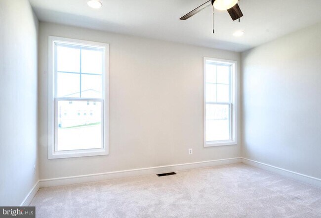 Foto del edificio - 142 Choke Cherry Ct