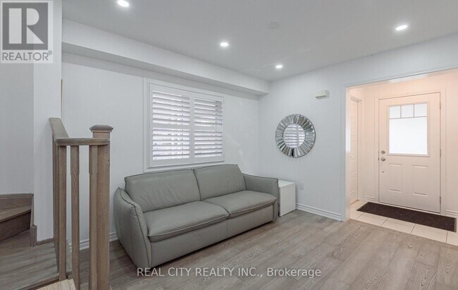 Building Photo - 306 Gillett Pt