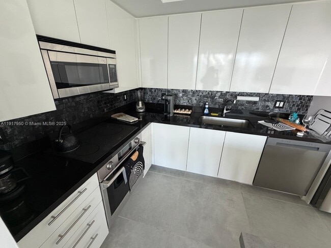 Building Photo - 92 SW 3rd St