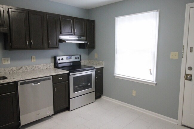 Foto del edificio - 2230 Summit Street Triplex