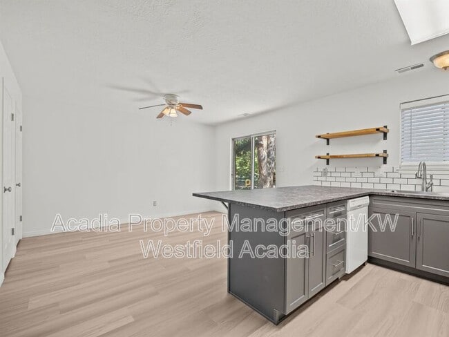 Building Photo - 945 S Freedom Blvd
