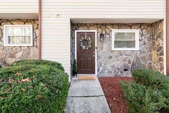 Building Photo - Room in Townhome on Baker Ct