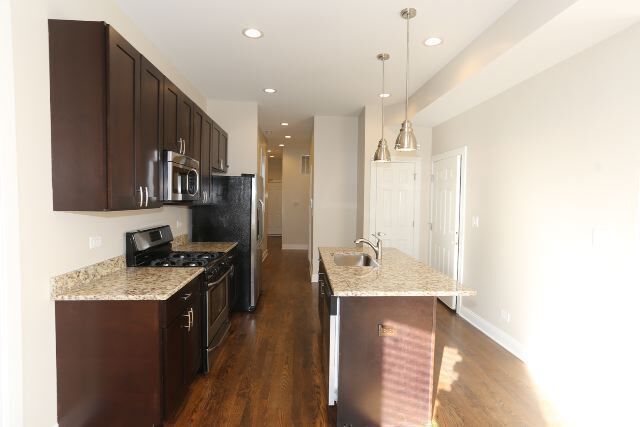 Building Photo - 1218 W Diversey Pkwy