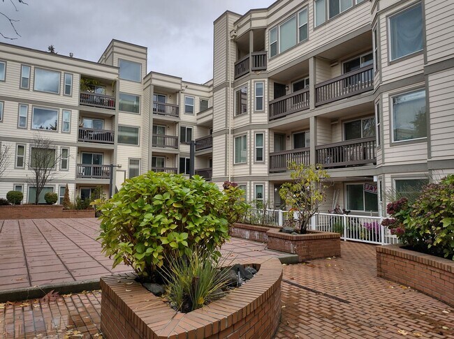 Foto del edificio - Well-Maintained 1BR Condo Near North Seattle College with Parking & Storage