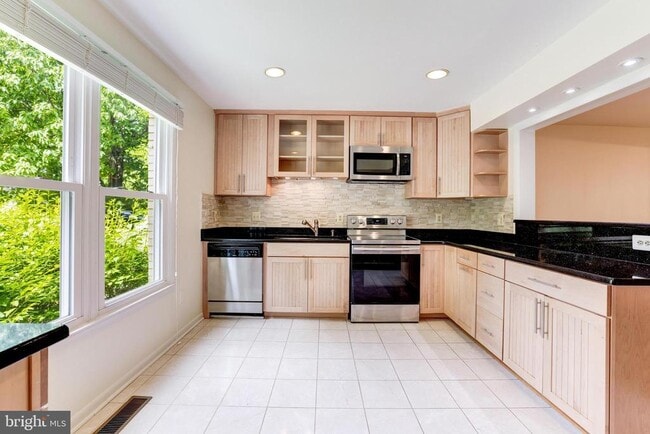 Building Photo - 8509 Jeffersonian Ct