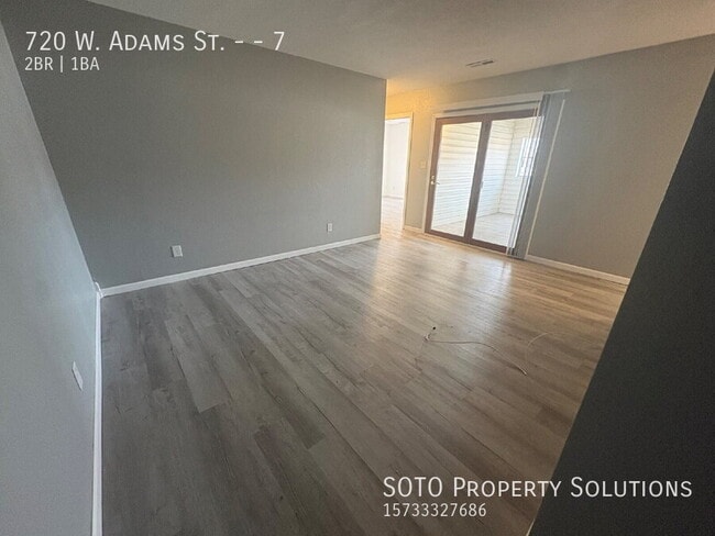 Building Photo - 720 W Adams St