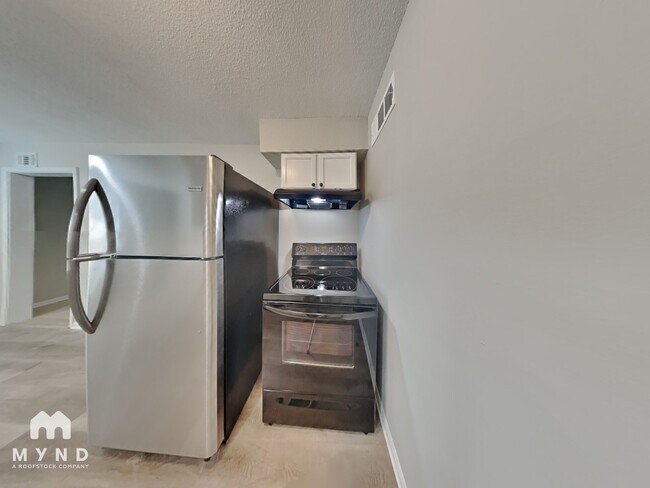 Building Photo - 4420 Double Tree St