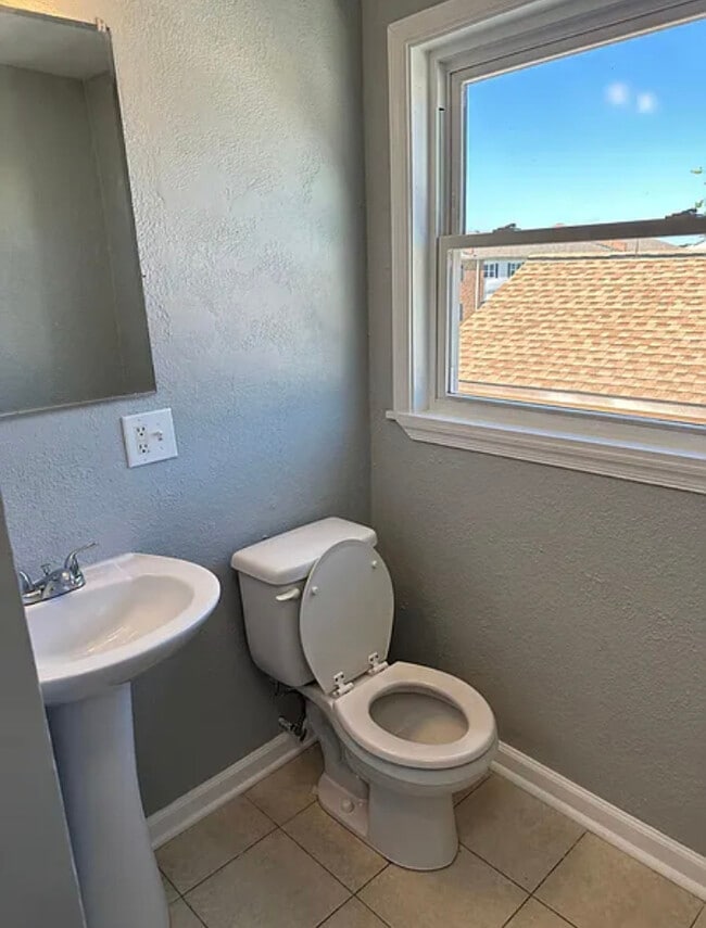 Building Photo - Hedgerow Apartment - Utilities Included