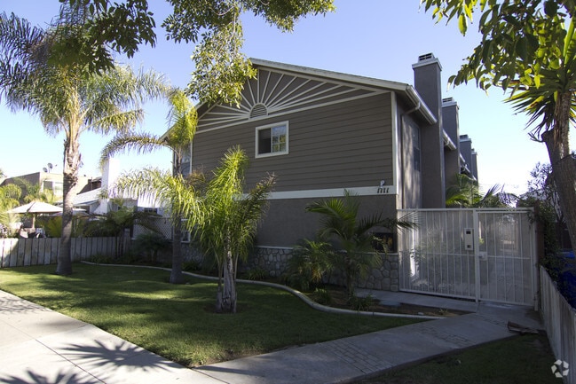 Building Photo - 1111 Thomas Ave