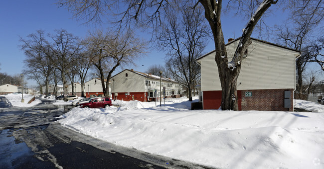 Building Photo - Riverside Terrace Family Residence