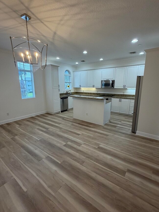 Building Photo - 824 Virginia Gardens Dr