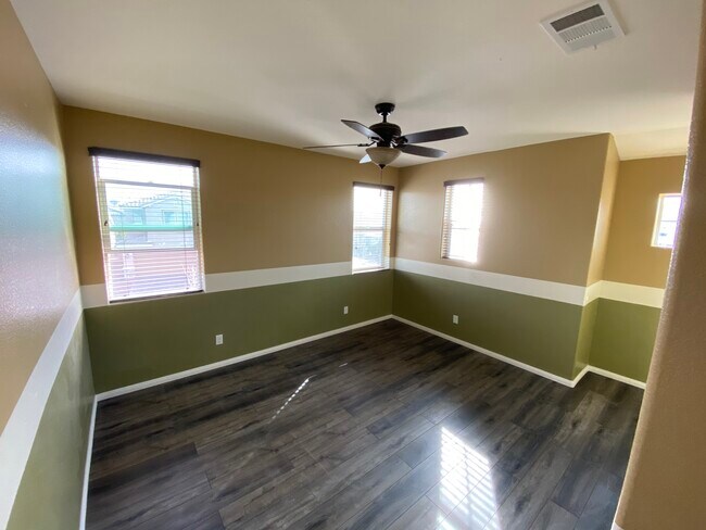 Foto del edificio - 4060 Crystal Island Ave