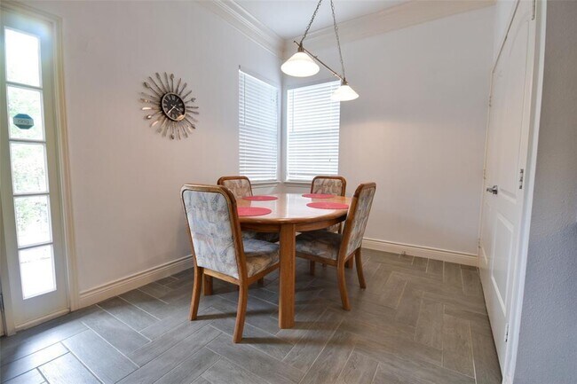 Building Photo - 2121 Common St