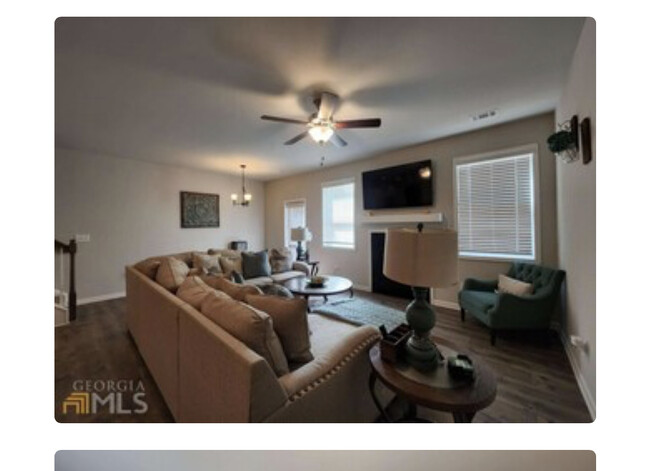 Family room/ dining room - 3014 Creekside Overlook Way