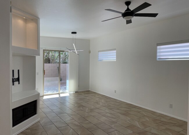 Foto del edificio - Convenient gated community