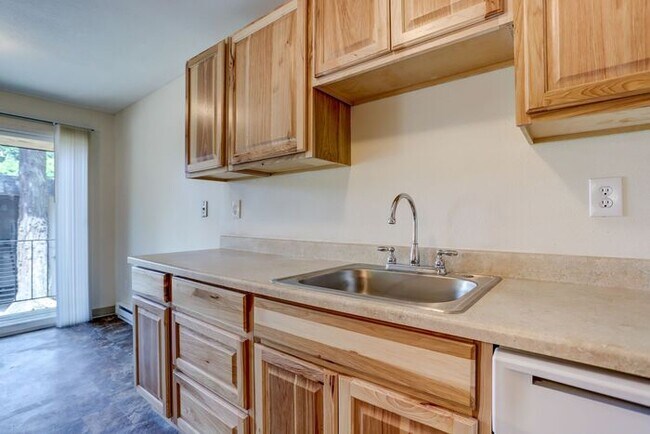 Foto del edificio - Remodeled 2x1 unit Ground level unit!