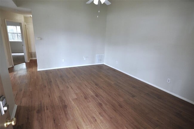 Building Photo - 402 Burlwood Ct