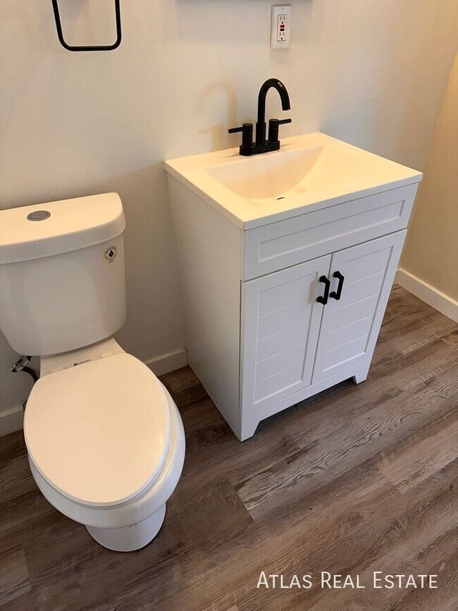 Foto del edificio - 551 S Fairfax St