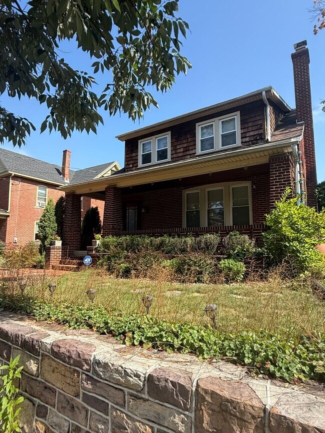 Foto del edificio - 561 Montgomery Ave