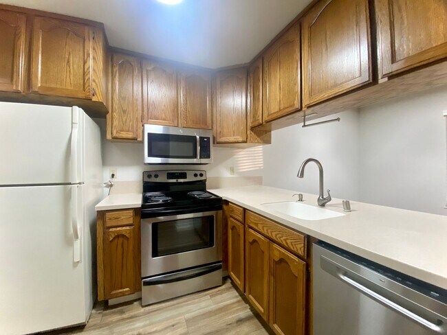 Foto del edificio - Comfortable 2-Bedroom Condo for Rent! Mission San Jose Neighborhood