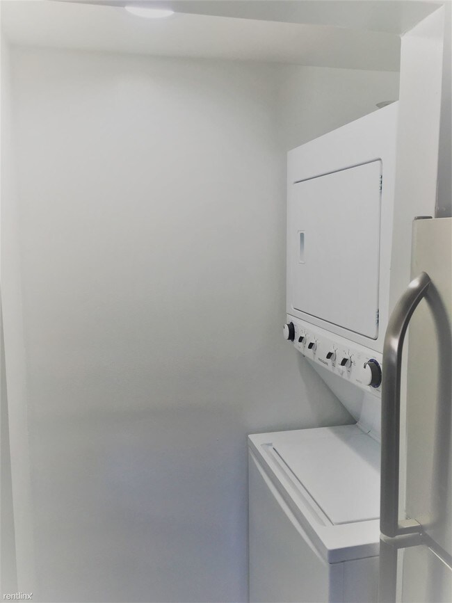Foto del edificio - 4415 W 154th St