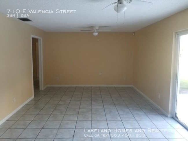 Building Photo - 3 bedroom in Lakeland FL 33805