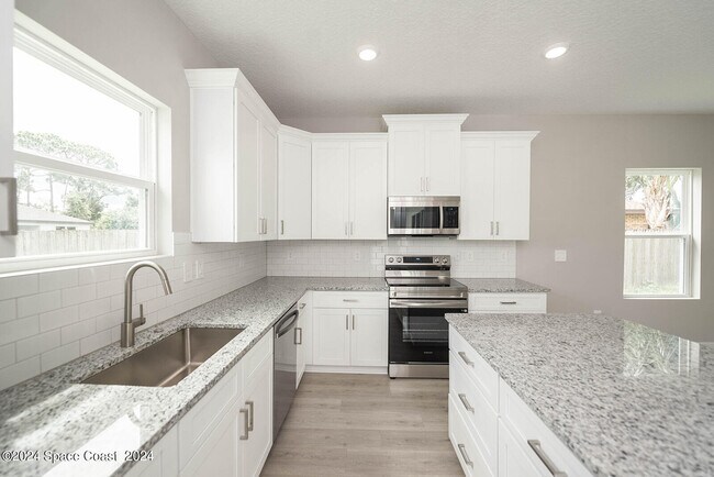 Building Photo - 299 Charlotta Ave SE
