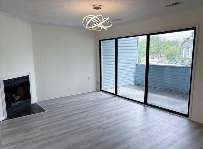 Building Photo - 5794 Village Green Dr