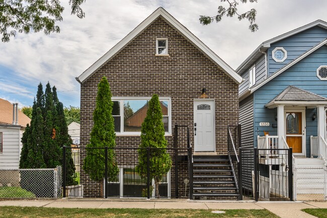 Building Photo - 1229 W 32nd Pl