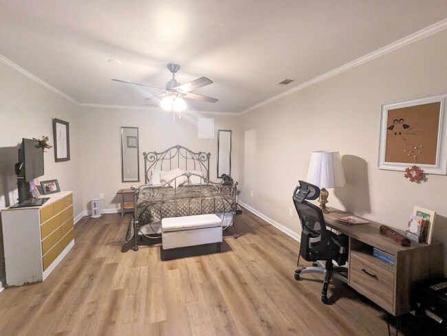 Building Photo - 802 Thompson Ridge Dr