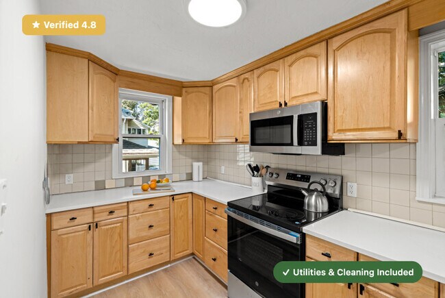 Foto del edificio - RoostUp Furnished Private Bedroom with Private Ensuite Bath in Jamaica Plain