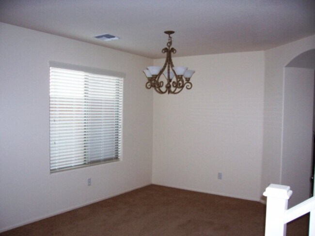 Foto del edificio - 16053 W Bartlett Ave