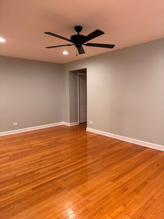 Foto del edificio - 705 Strom Dr