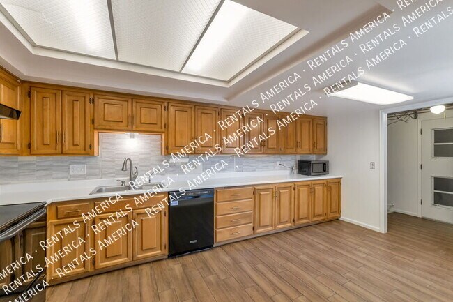 Foto del edificio - 4251 N Limberlost Pl