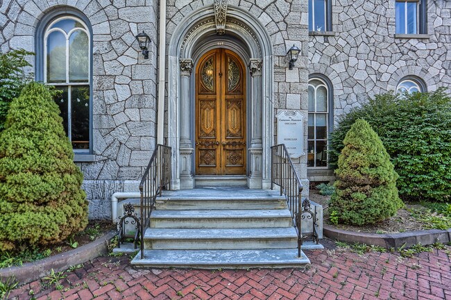 Building Photo - 407 N Front St