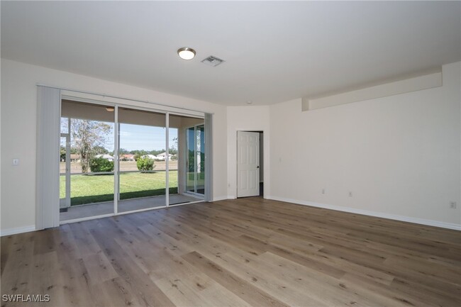 Foto del edificio - 11204 Lakeland Cir